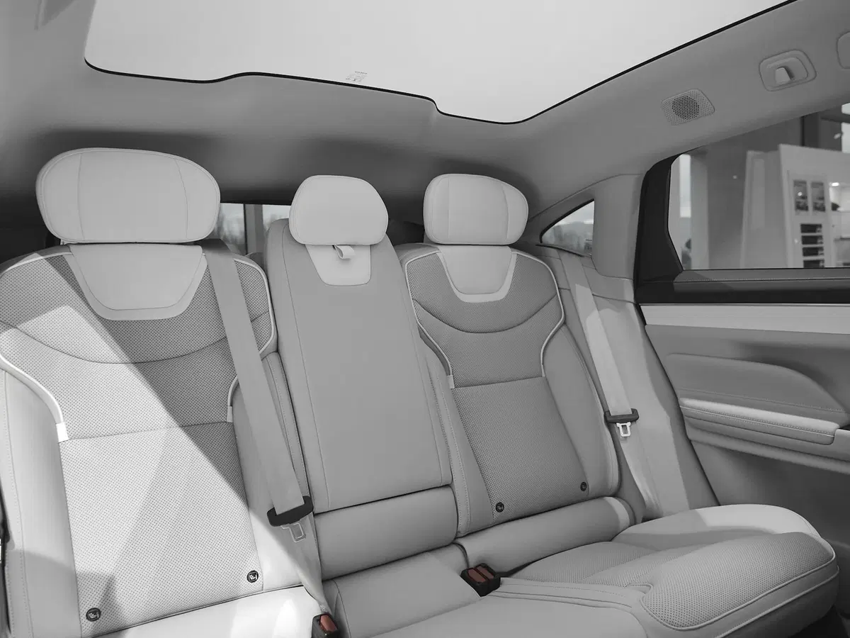Volvo ES90 nuova a Prato (17)
