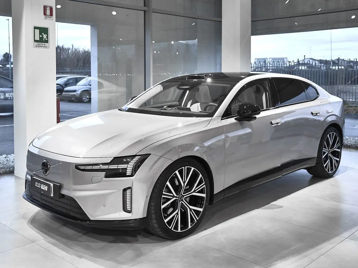 Volvo ES90 nuova a Prato (2)