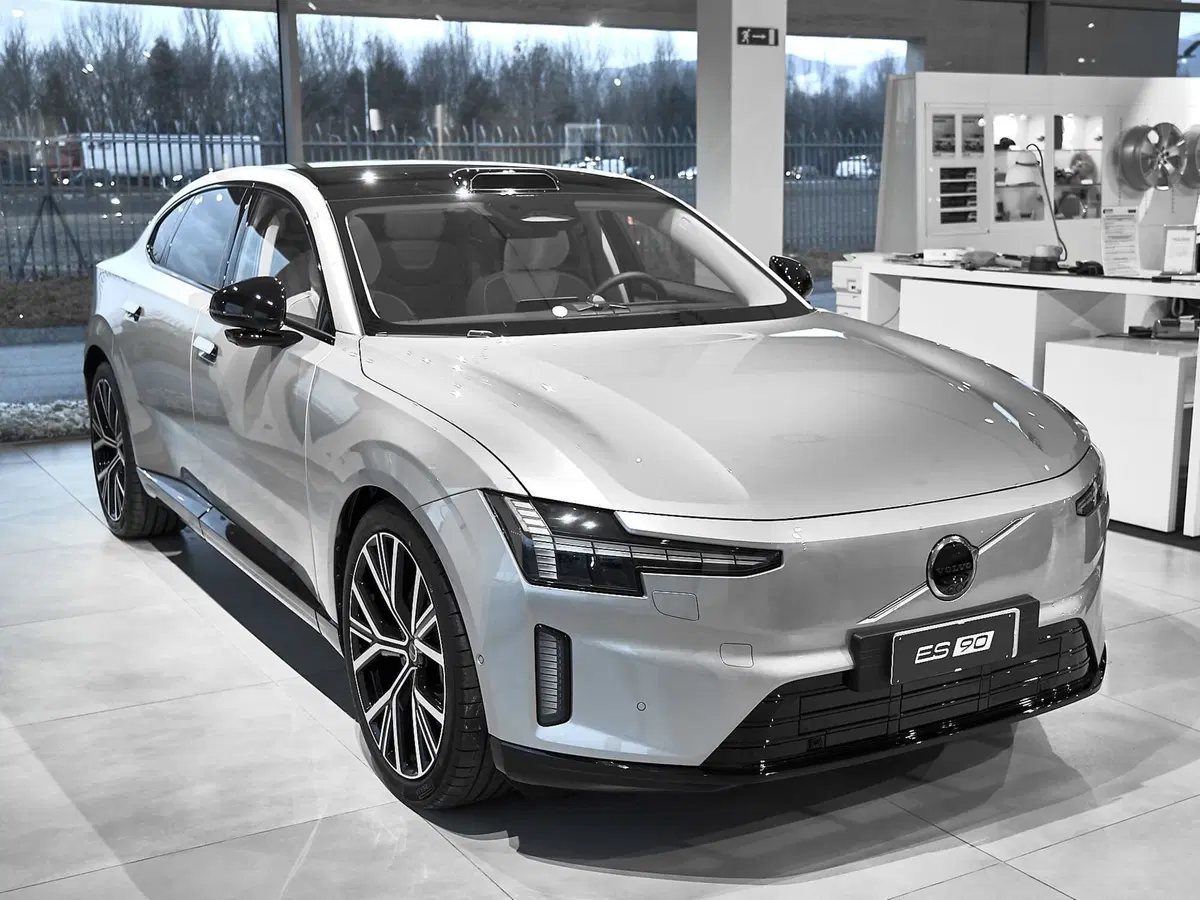 Volvo ES90 nuova a Prato (3)