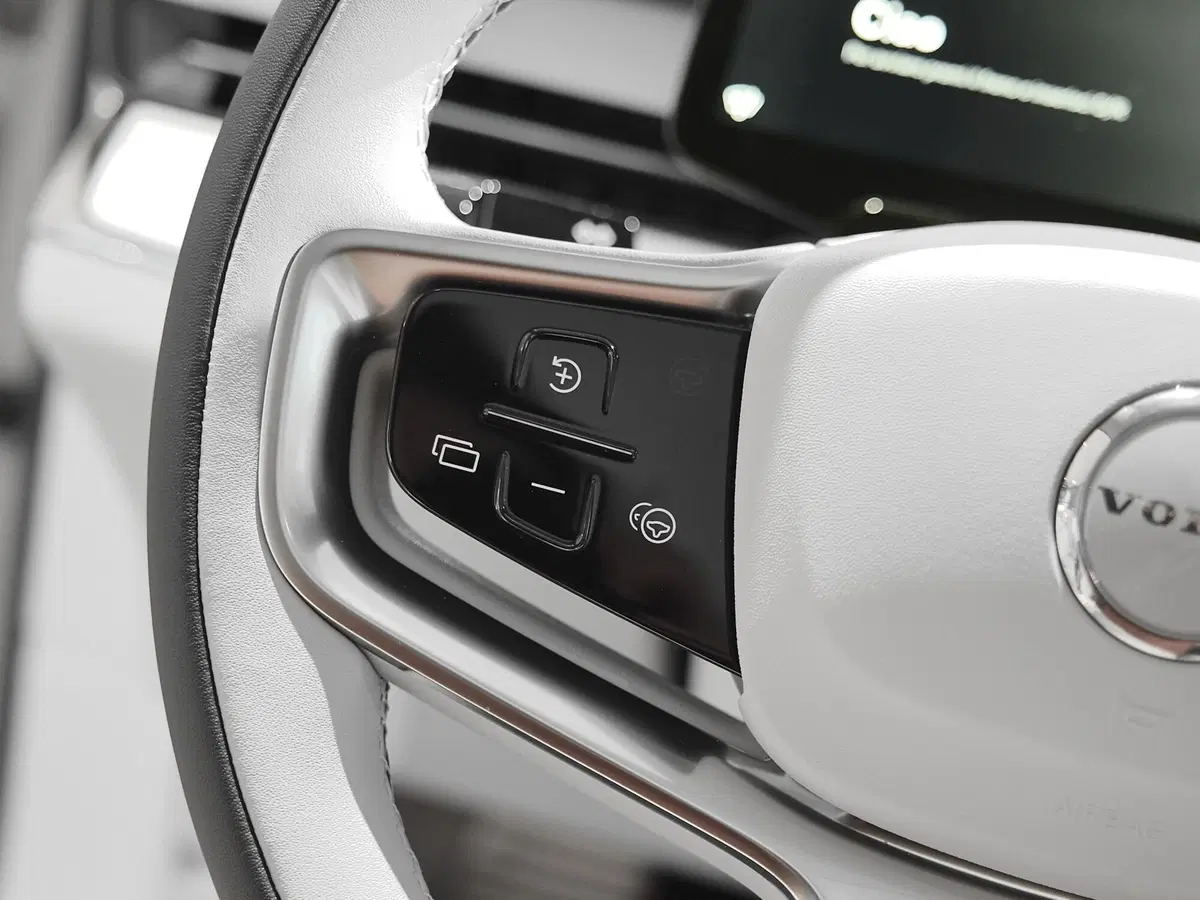 Volvo ES90 nuova a Prato (8)