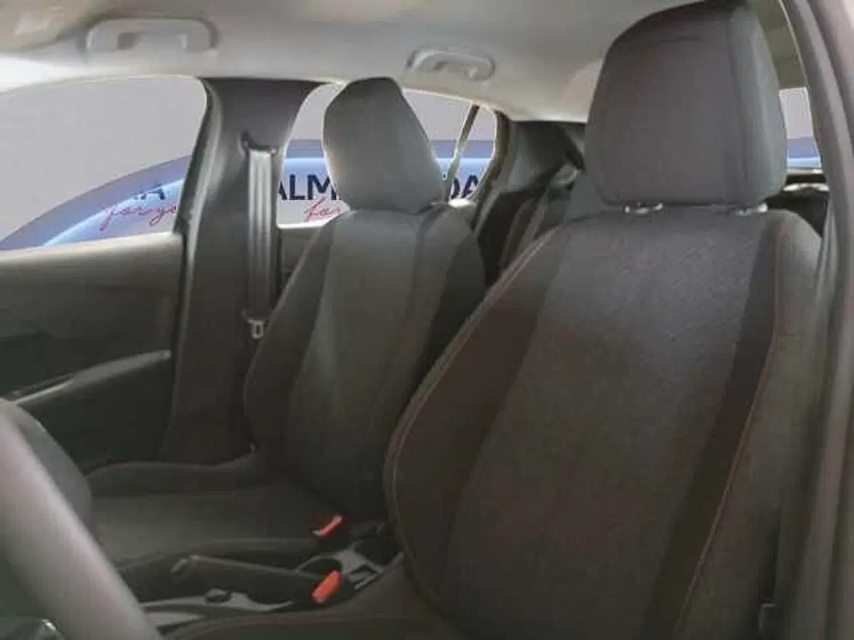 Peugeot 208 nuova a Milano (10)