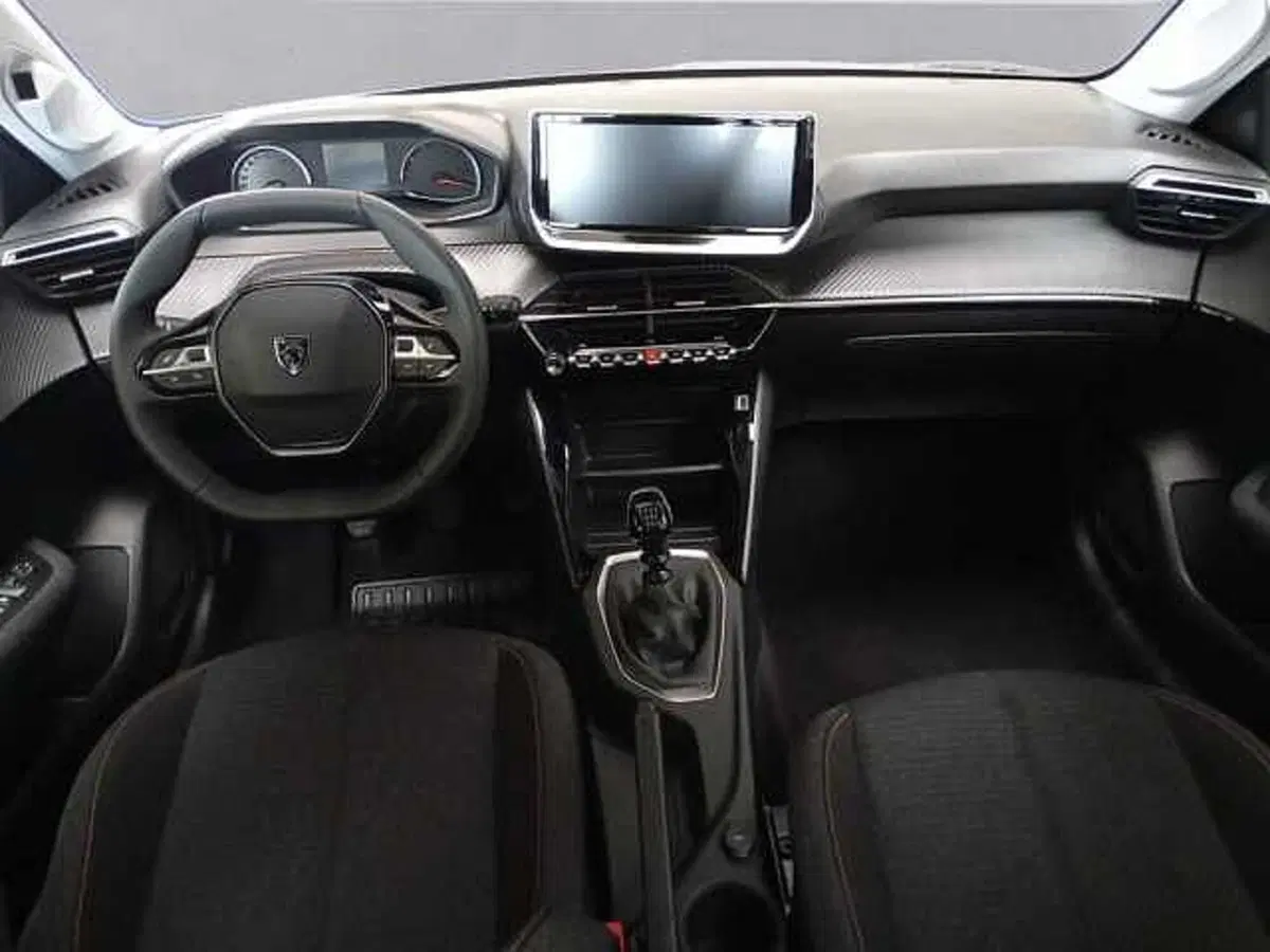 Peugeot 208 nuova a Milano (11)