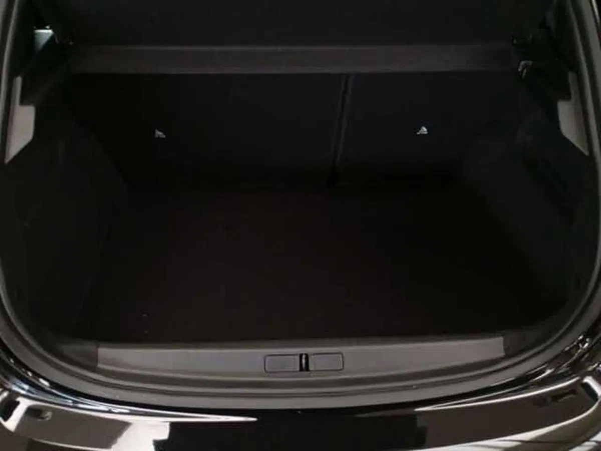 Peugeot 208 nuova a Milano (14)