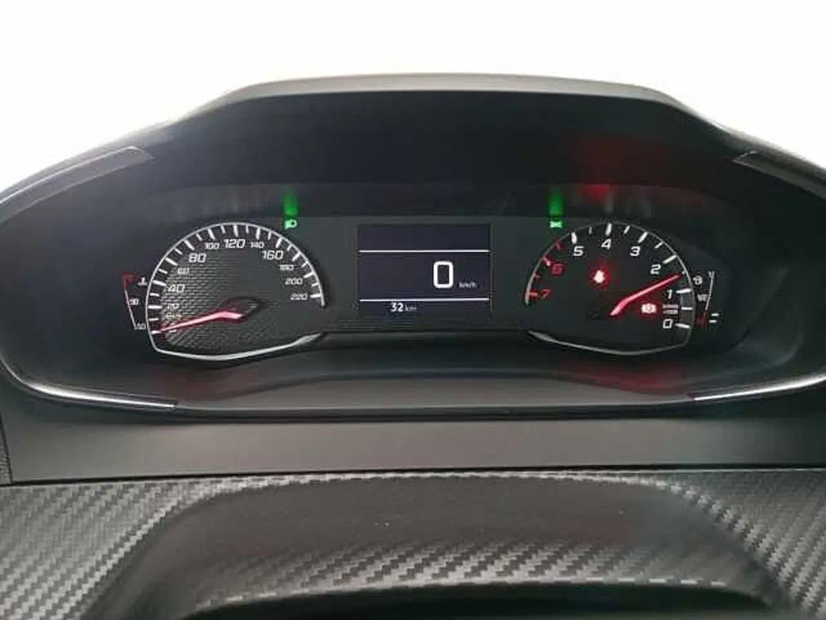 Peugeot 208 nuova a Milano (15)