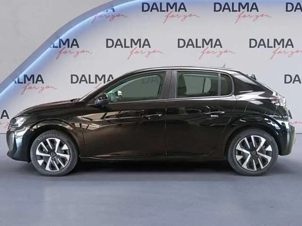 Peugeot 208 nuova a Milano (2)
