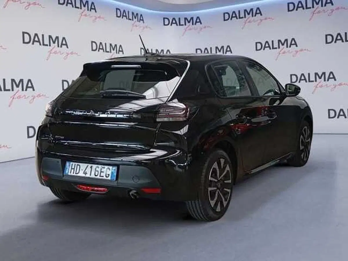 Peugeot 208 nuova a Milano (5)