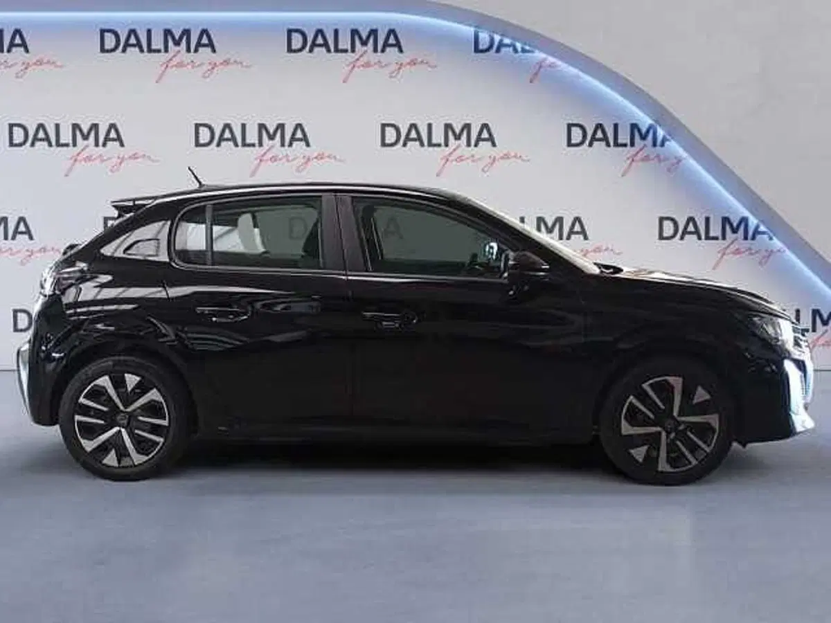 Peugeot 208 nuova a Milano (6)
