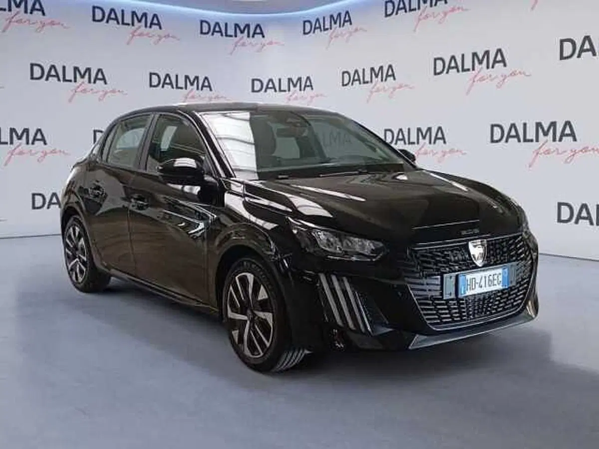 Peugeot 208 nuova a Milano (7)