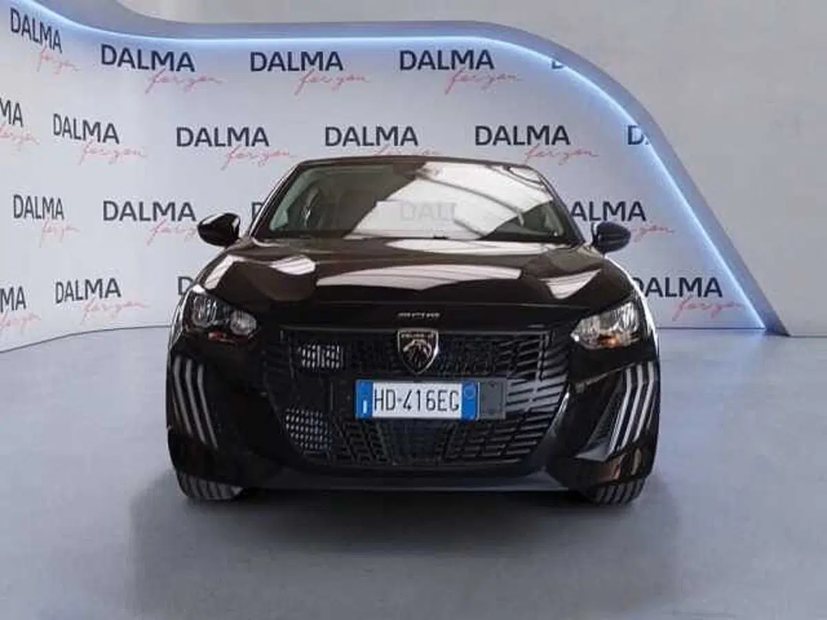 Peugeot 208 nuova a Milano (8)