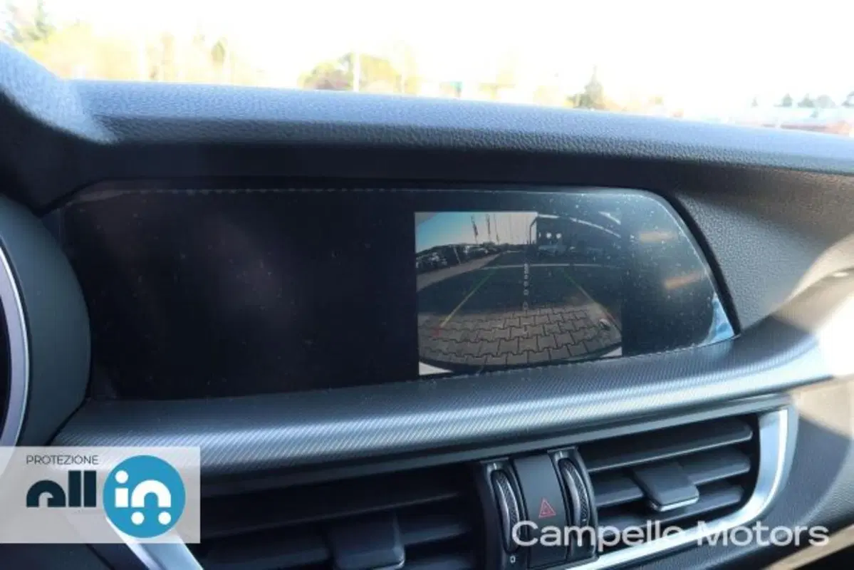 Alfa Romeo Stelvio nuova a Venezia (11)