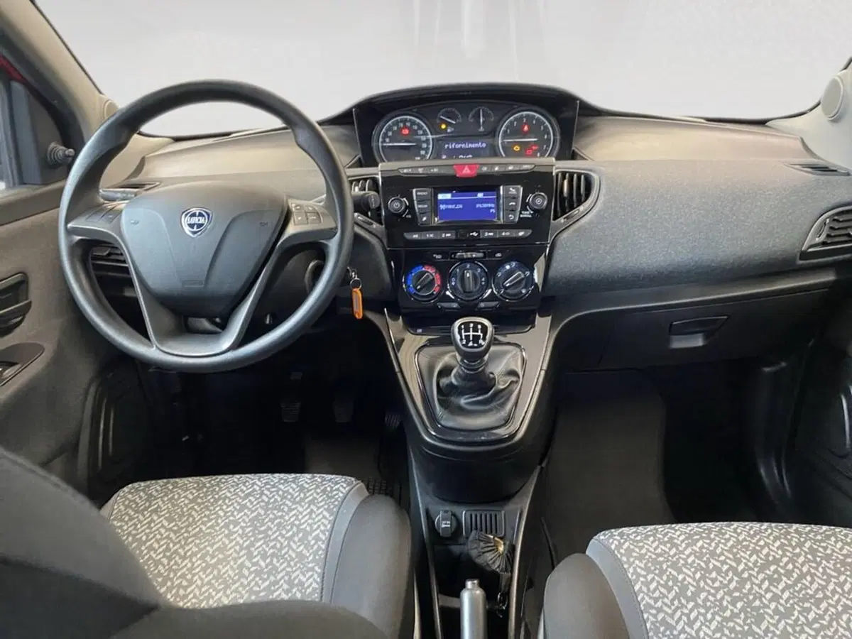 Lancia Ypsilon usata a Torino (6)
