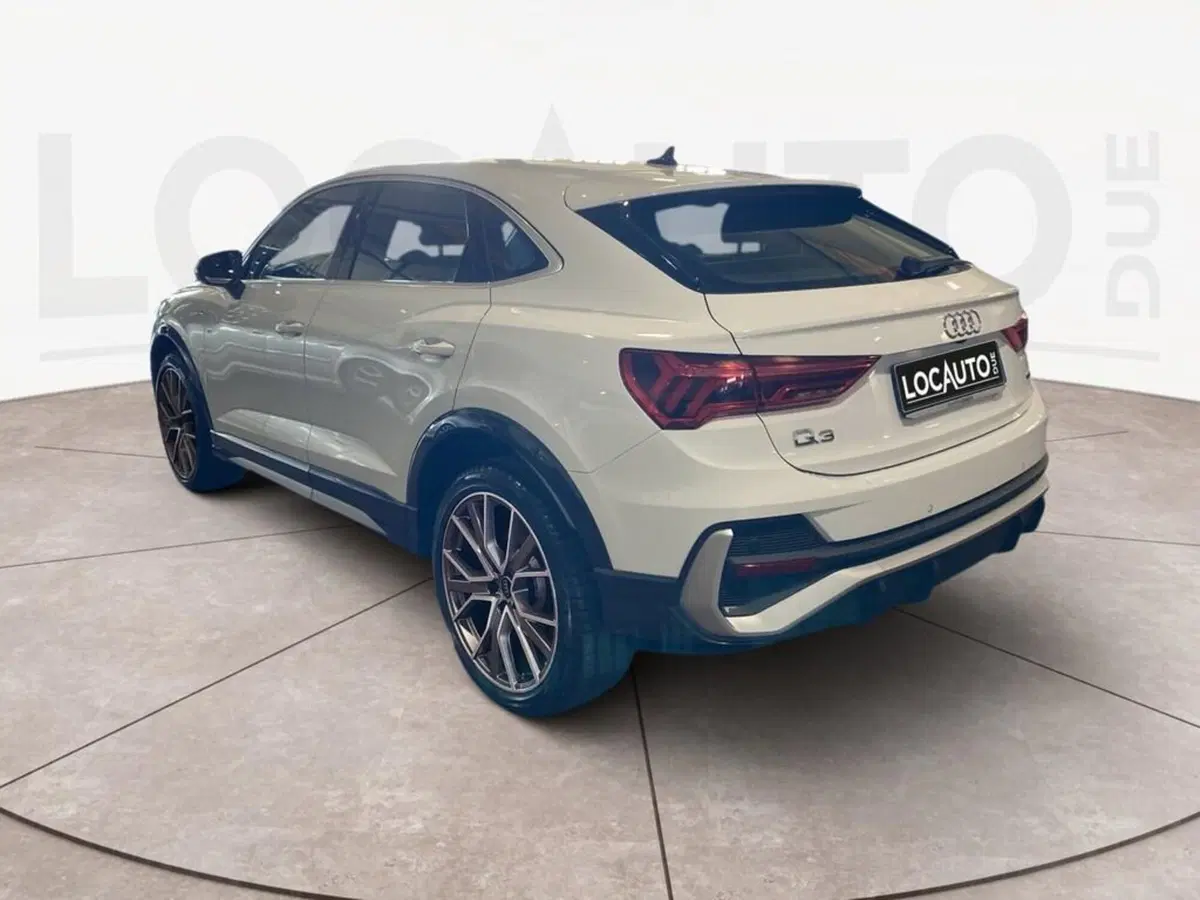 Audi Q3 Sportback nuova a Torino (5)