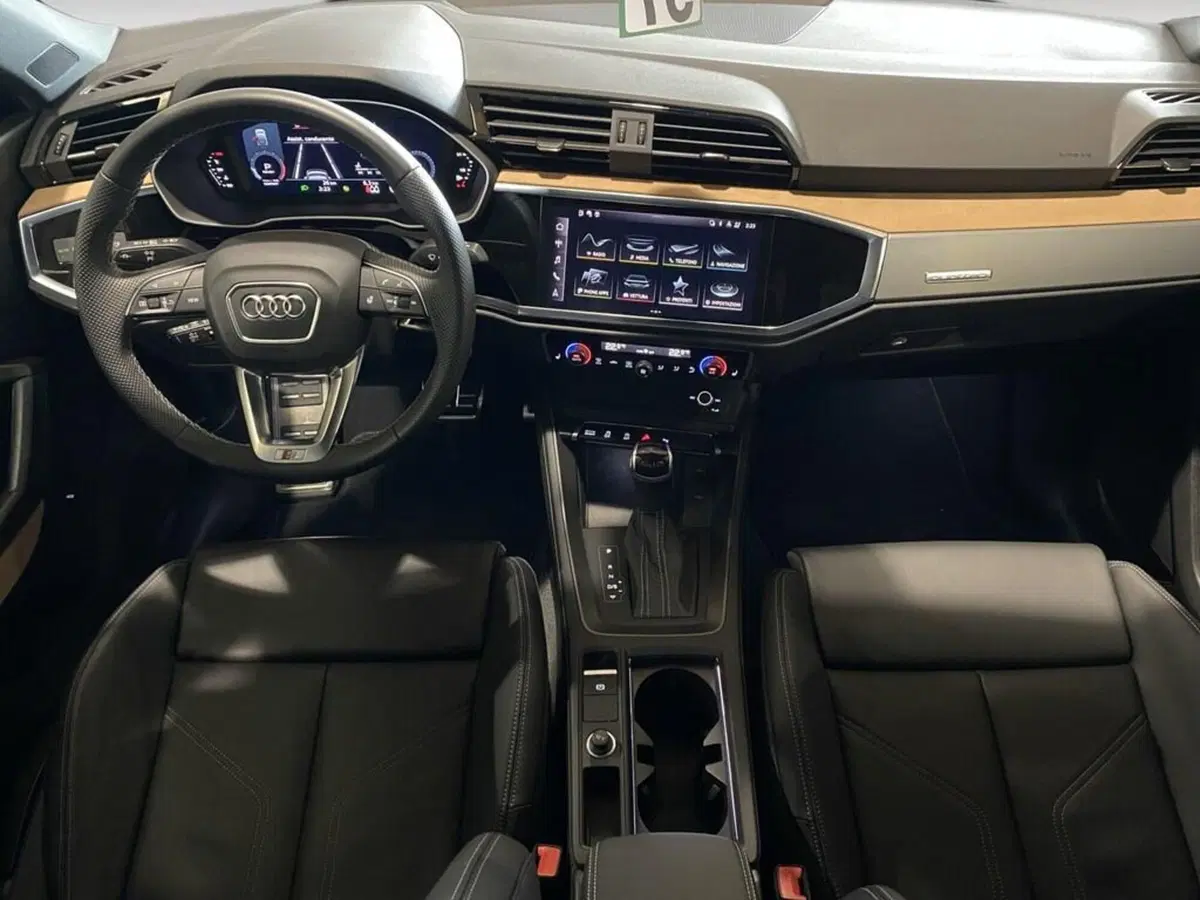 Audi Q3 Sportback nuova a Torino (6)