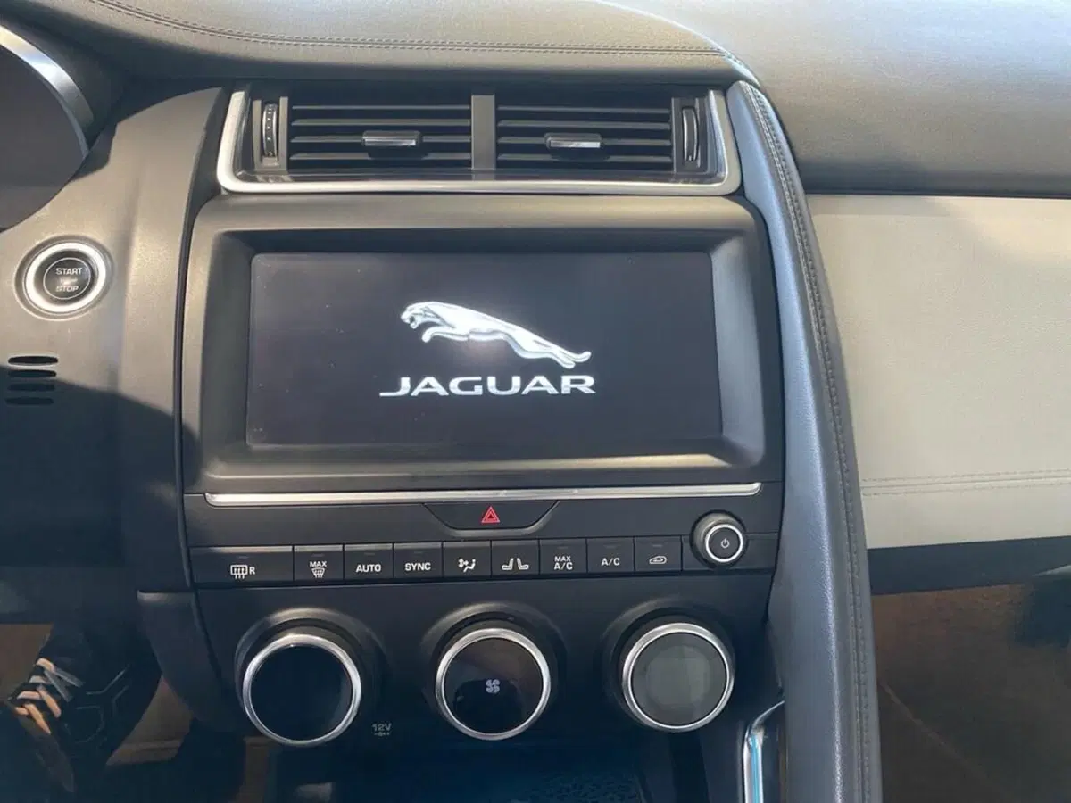 Jaguar E-Pace usata a Torino (10)