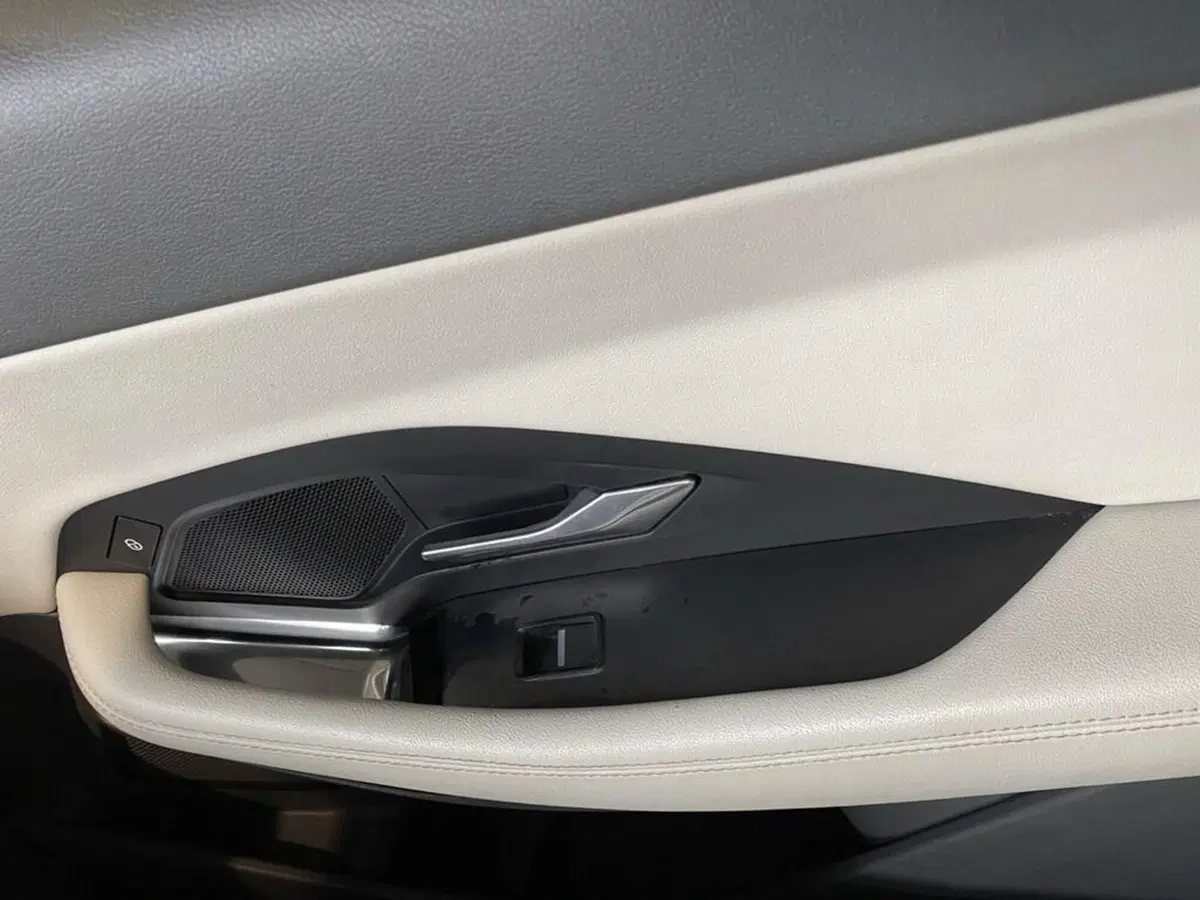 Jaguar E-Pace usata a Torino (14)