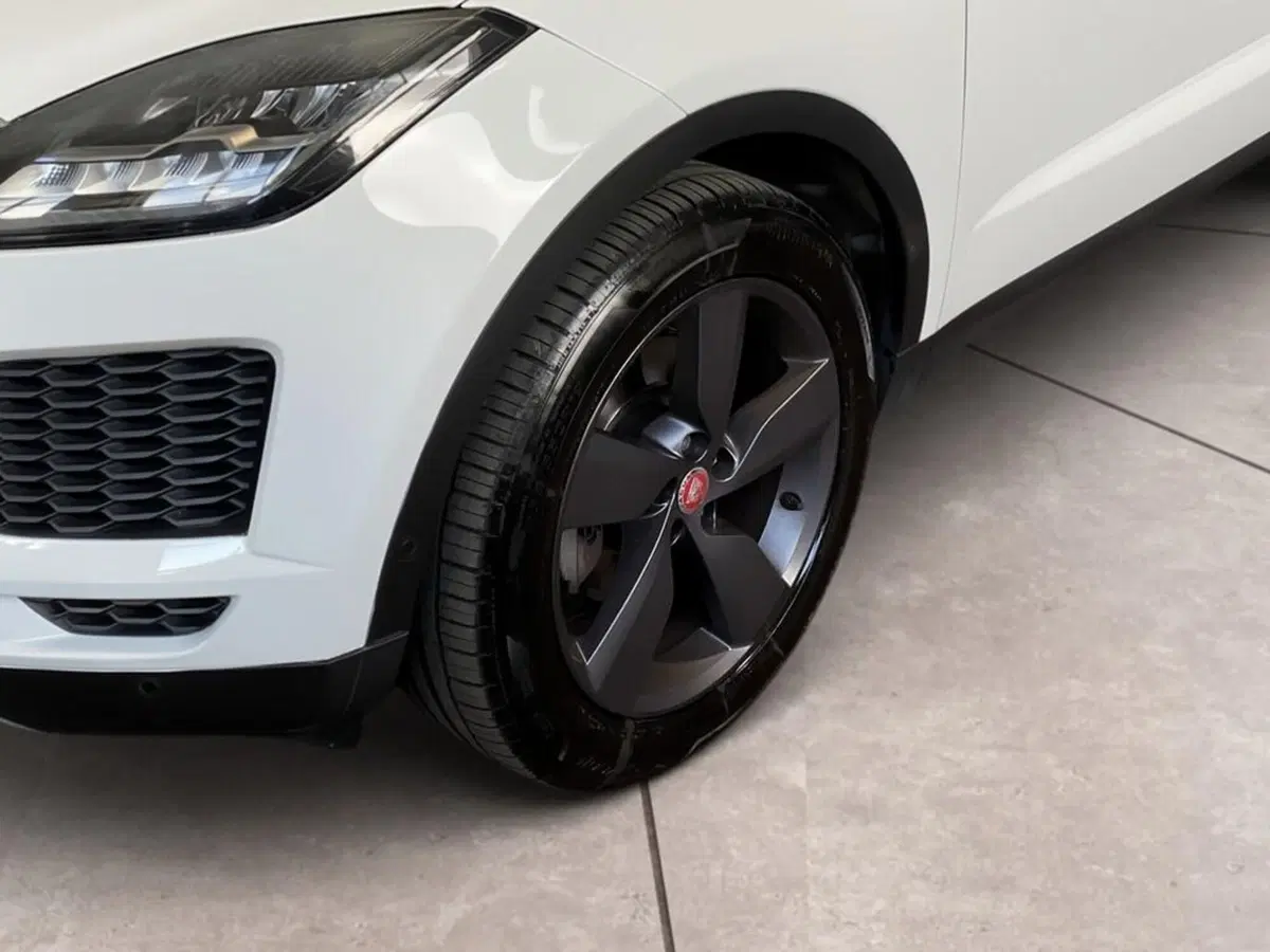 Jaguar E-Pace usata a Torino (15)
