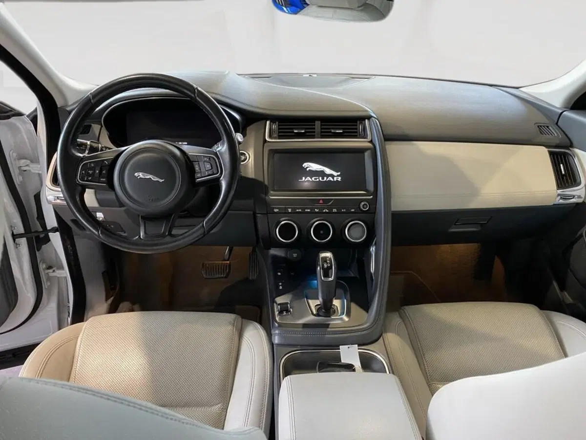Jaguar E-Pace usata a Torino (6)