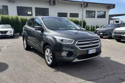 Ford Kuga 1.5 TDCI 120 CV S&S 2WD Powershift Edition del 2019 usata a Fondi