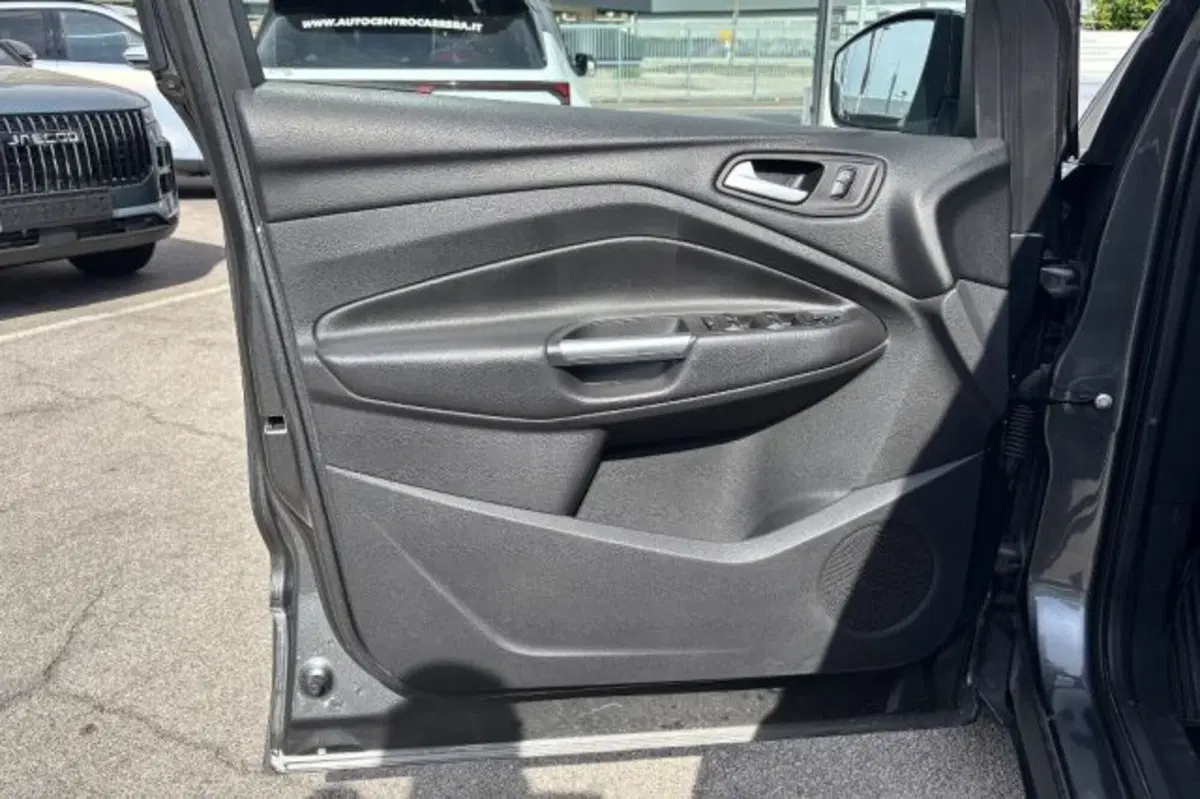 Ford Kuga usata a Latina (12)