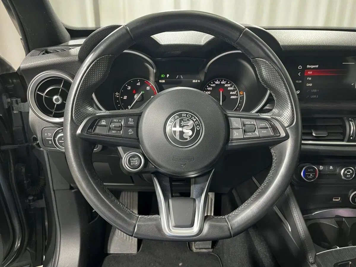 Alfa Romeo Stelvio usata a Sondrio (12)