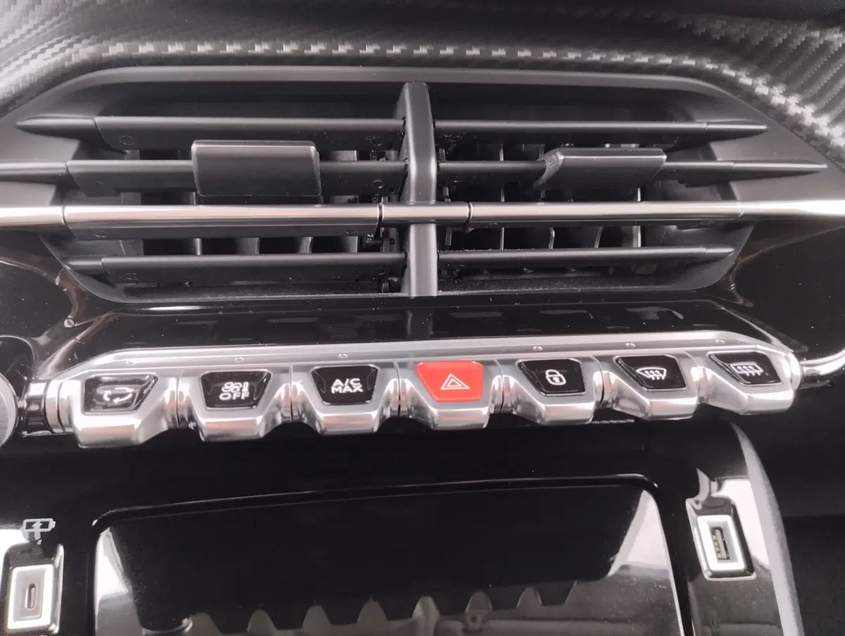 Peugeot 208 usata a Asti (18)