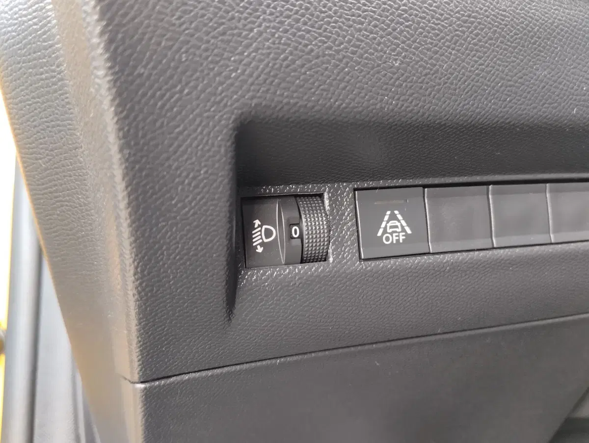 Peugeot 208 usata a Asti (8)