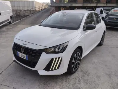 Peugeot 208 motore elettrico 136 CV 5 porte Active Pack del 2024 usata a Canelli