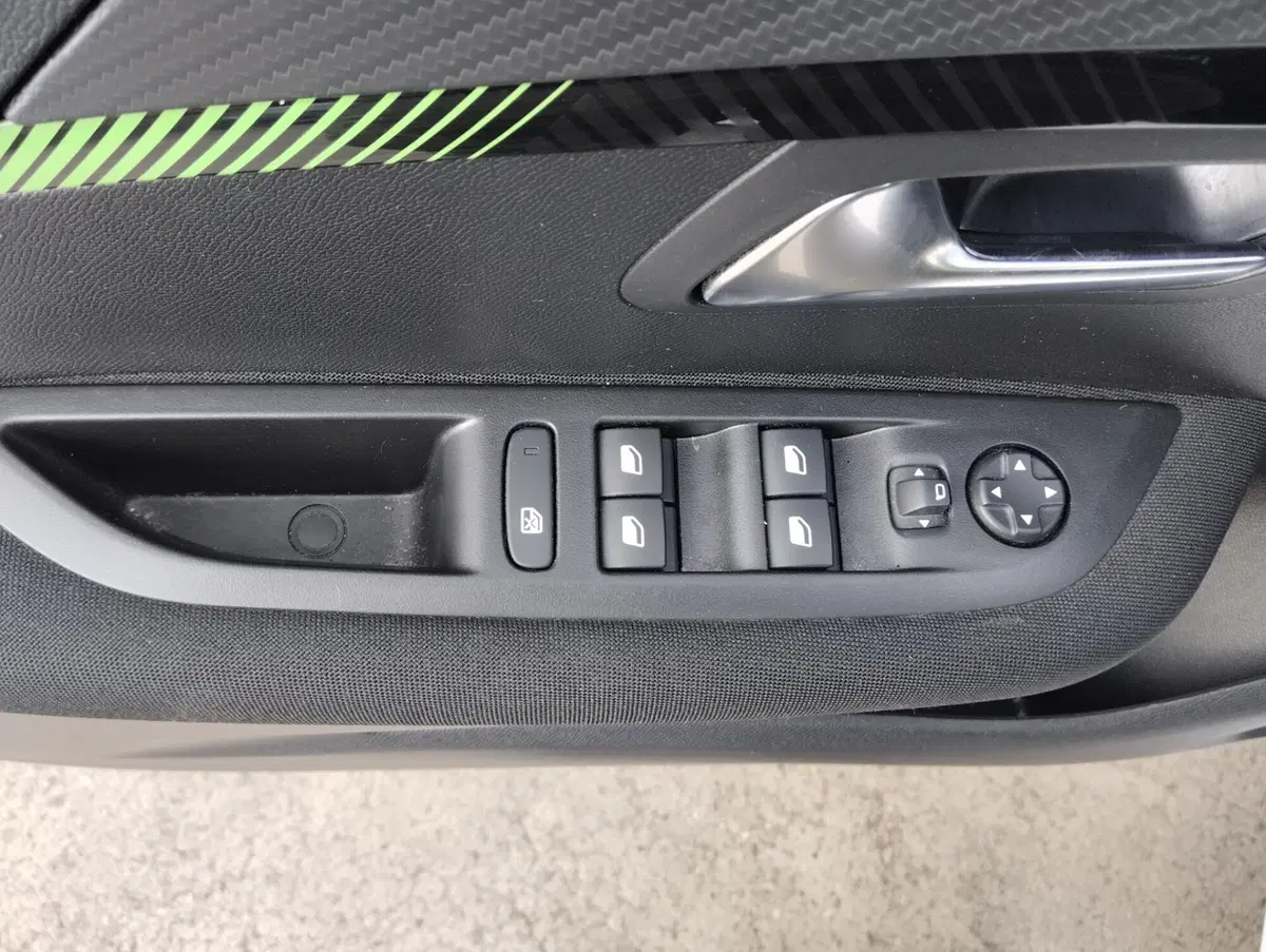 Peugeot 208 usata a Asti (7)