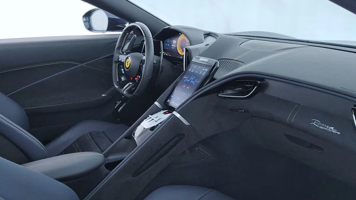 Ferrari Roma Spider usata a Perugia (17)