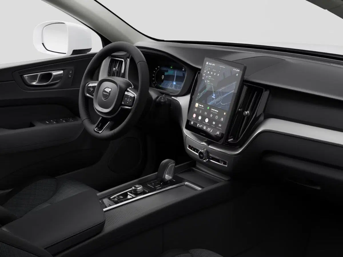 Volvo XC60 nuova a Roma (2)