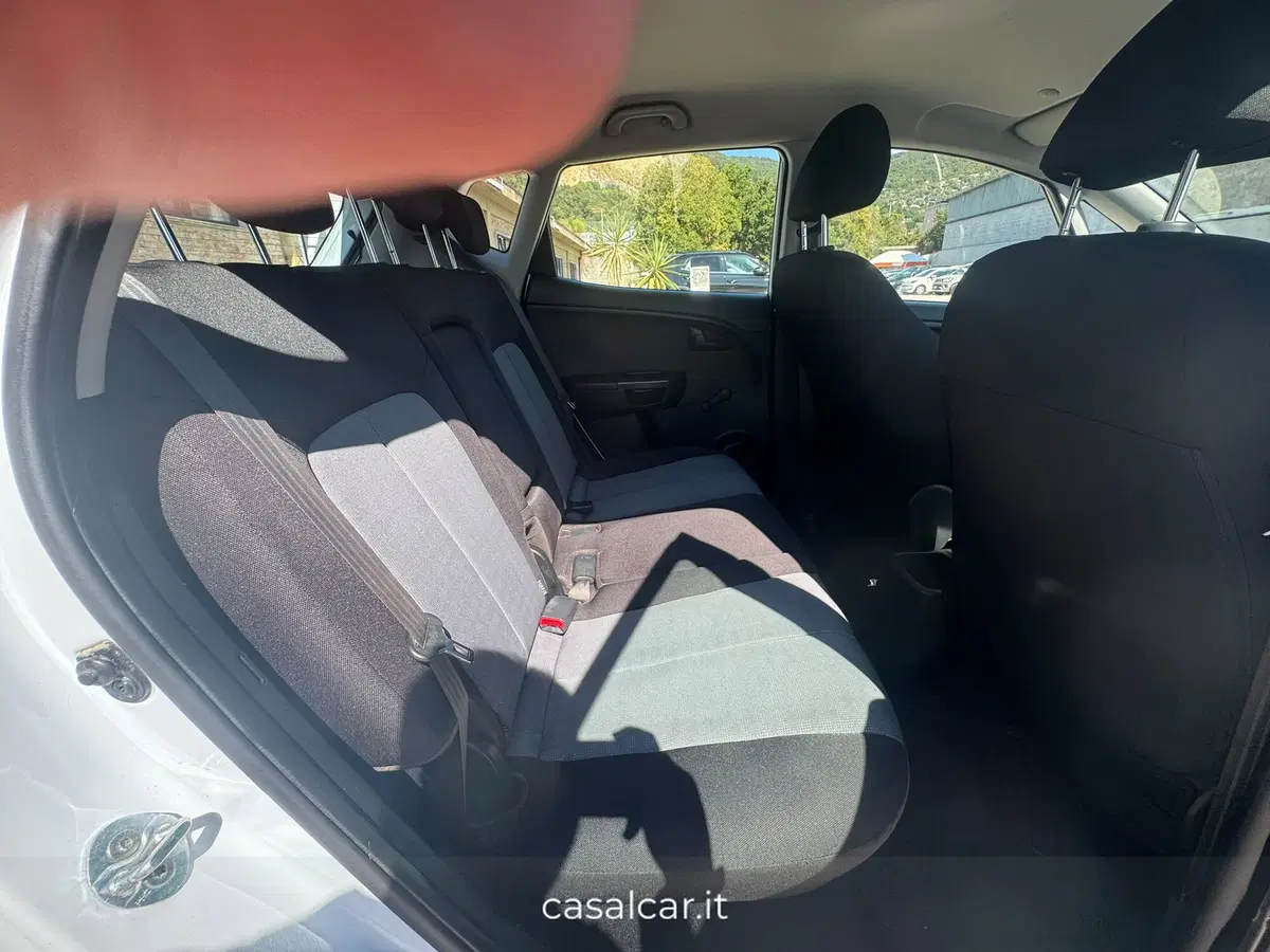 Kia Venga usata a Salerno (20)