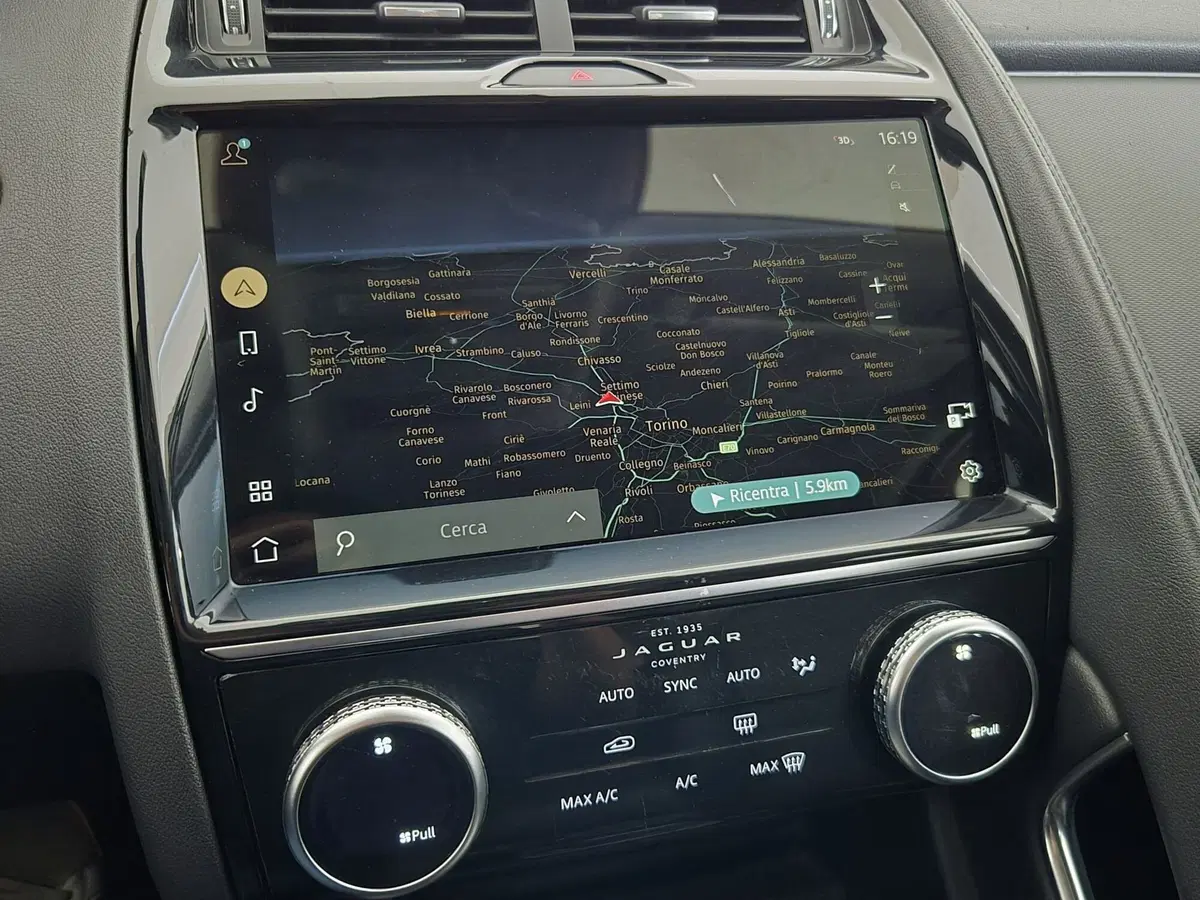 Jaguar E-Pace usata a Torino (11)