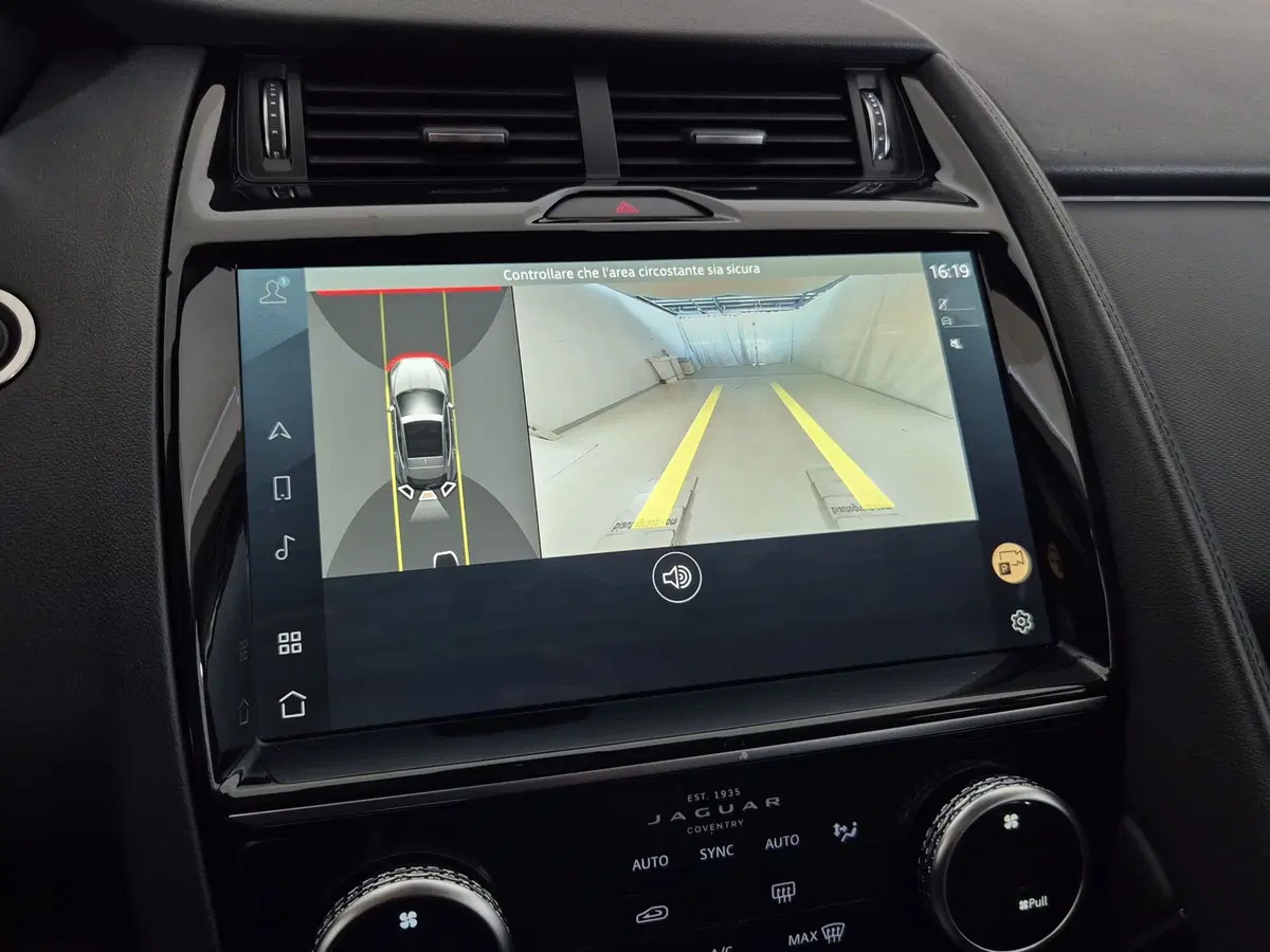 Jaguar E-Pace usata a Torino (14)