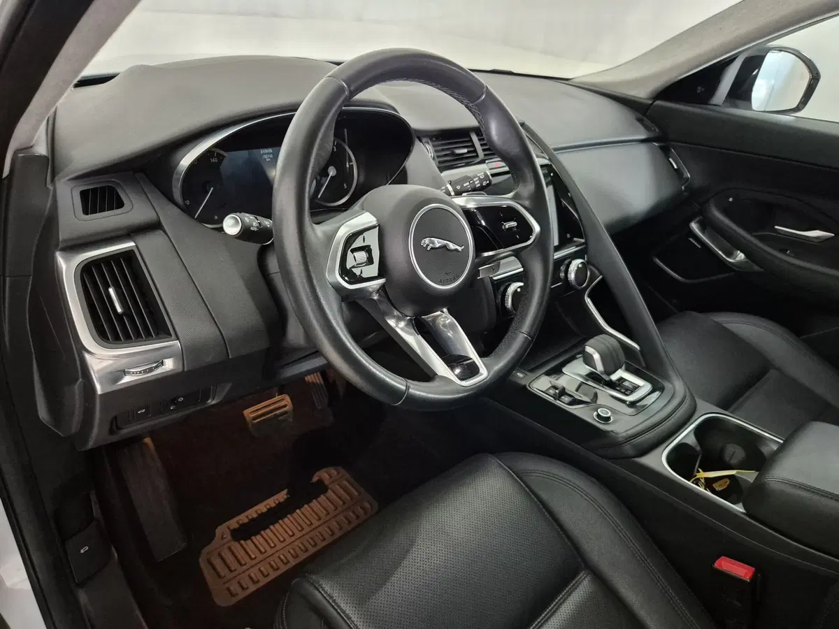 Jaguar E-Pace usata a Torino (15)