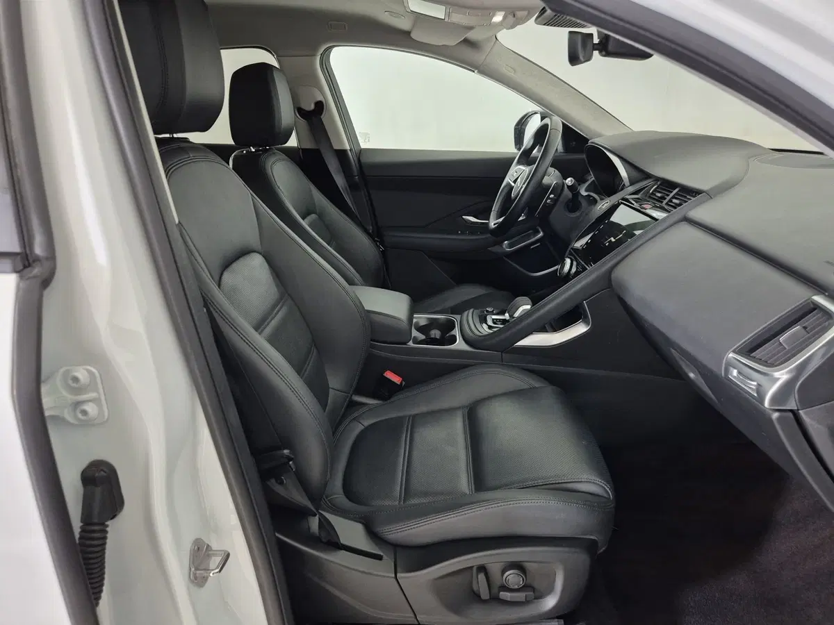 Jaguar E-Pace usata a Torino (3)