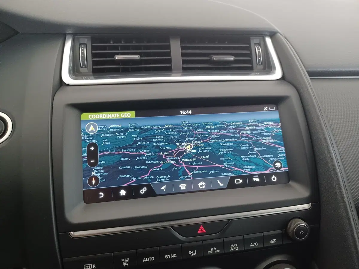 Jaguar E-Pace usata a Torino (11)