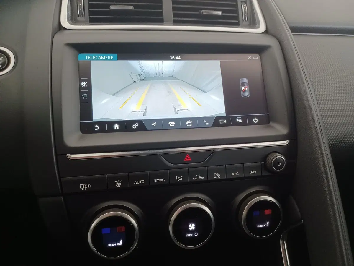 Jaguar E-Pace usata a Torino (14)