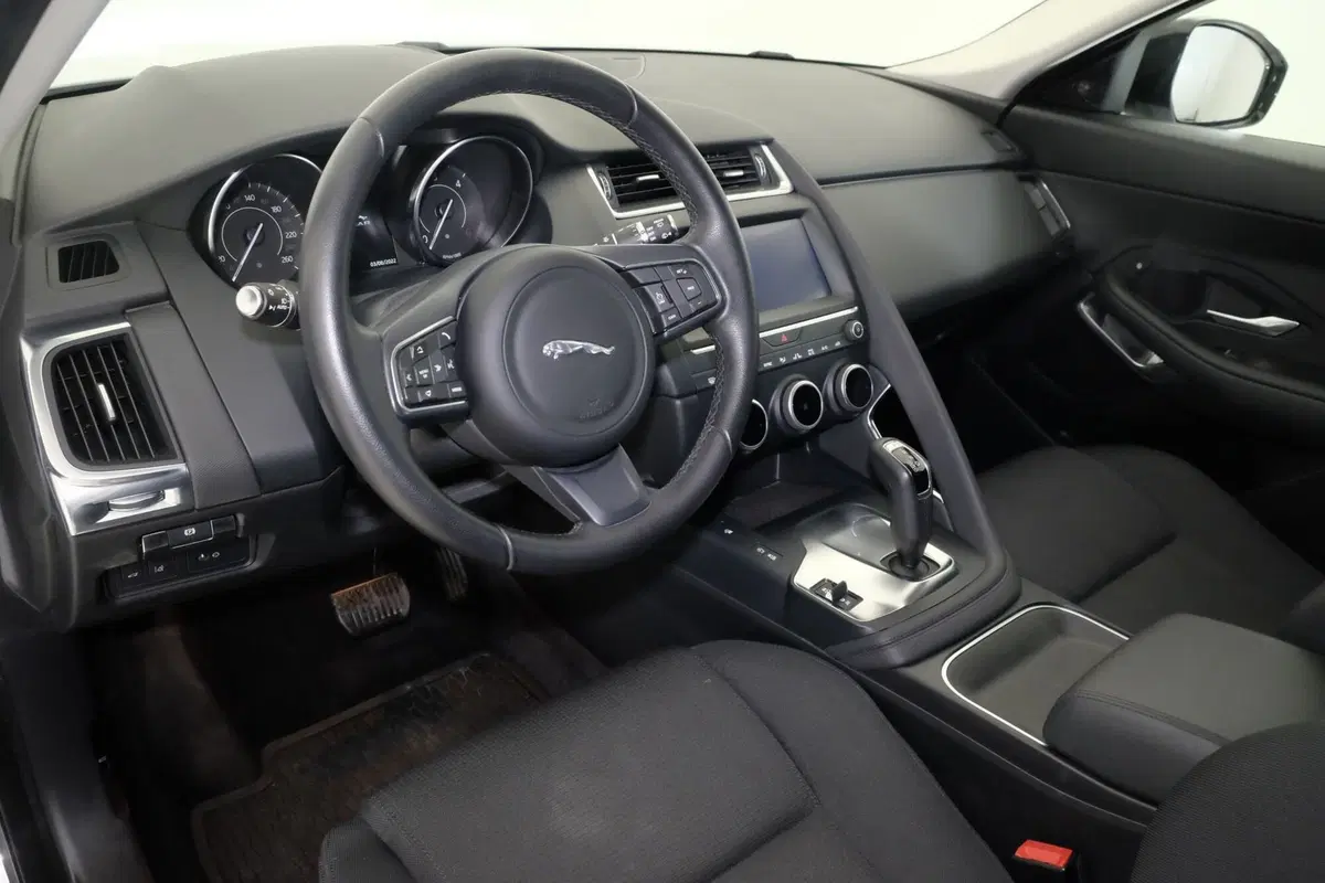 Jaguar E-Pace usata a Torino (15)