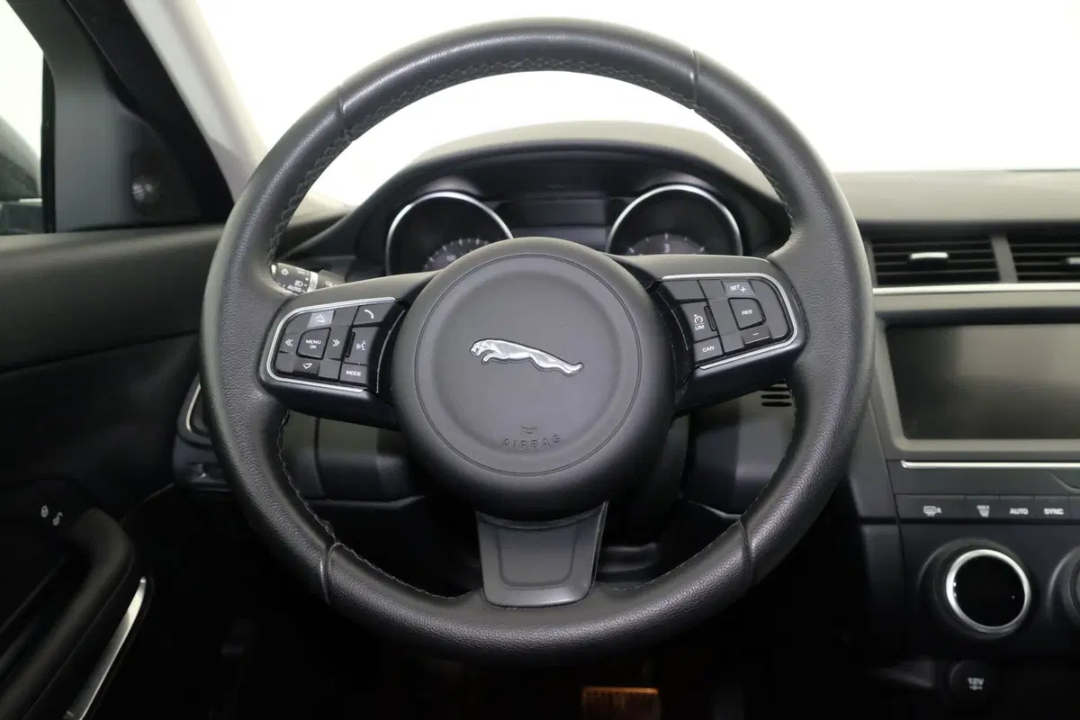 Jaguar E-Pace usata a Torino (19)