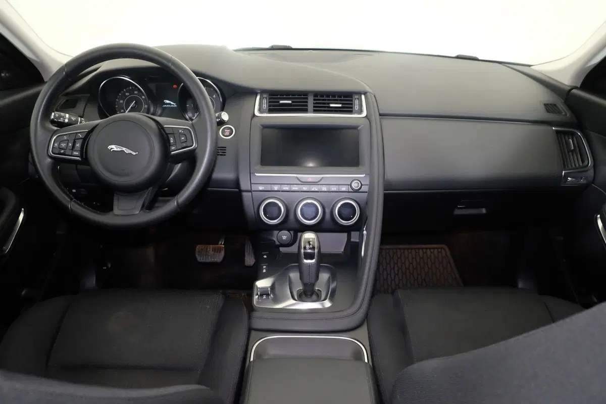 Jaguar E-Pace usata a Torino (4)