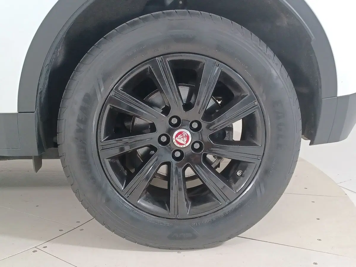 Jaguar E-Pace usata a Torino (9)