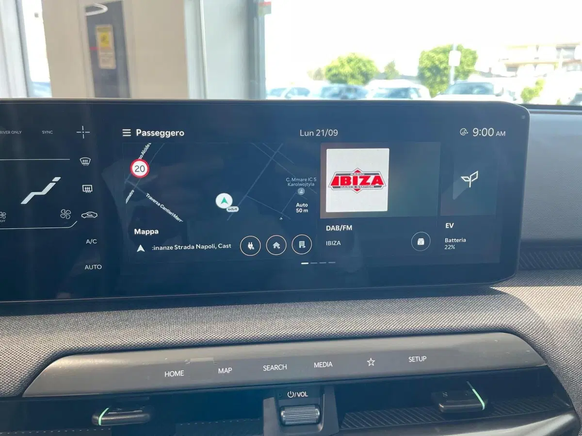 Kia EV4 nuova a Napoli (16)