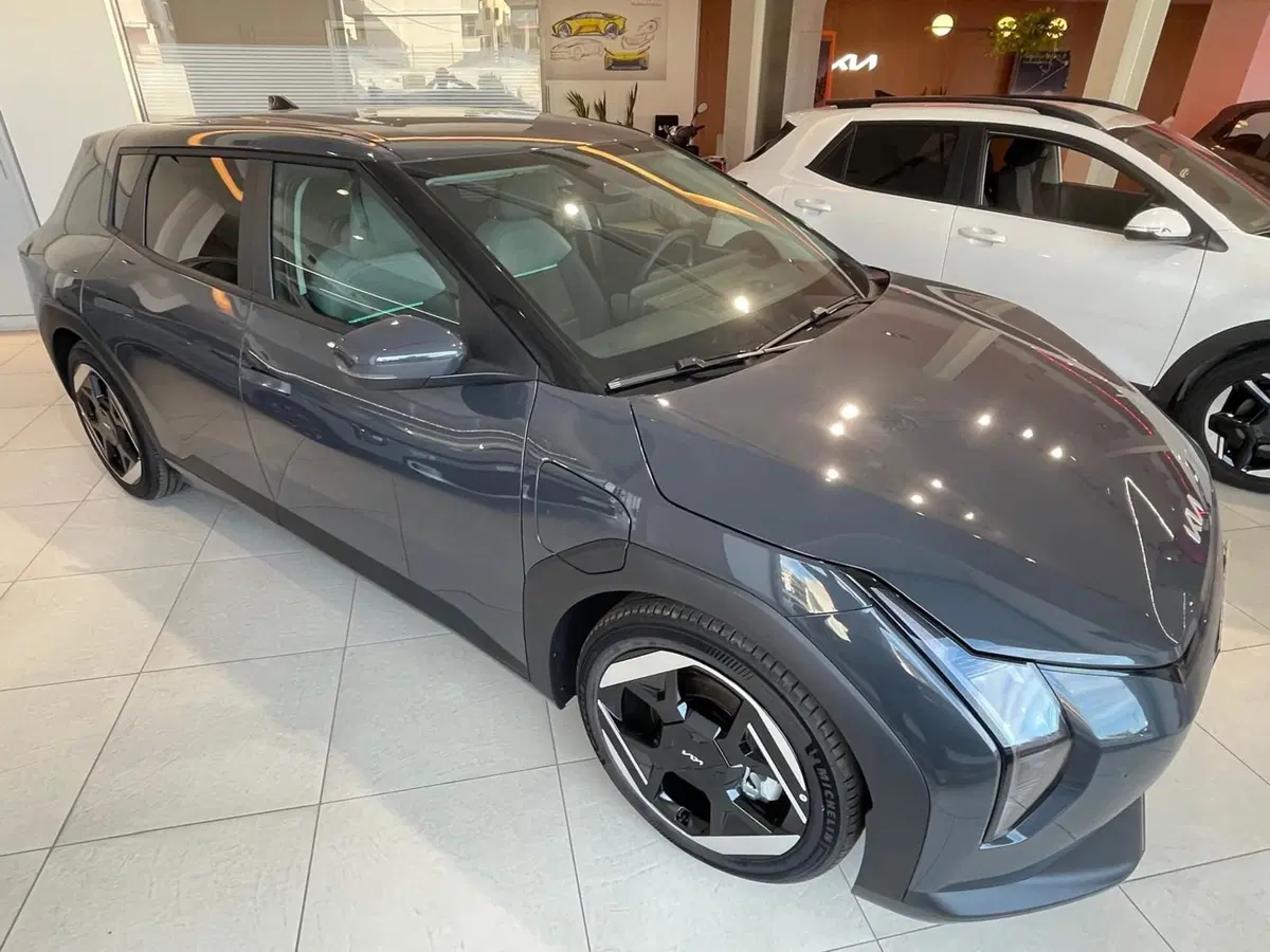 Kia EV4 nuova a Napoli (2)