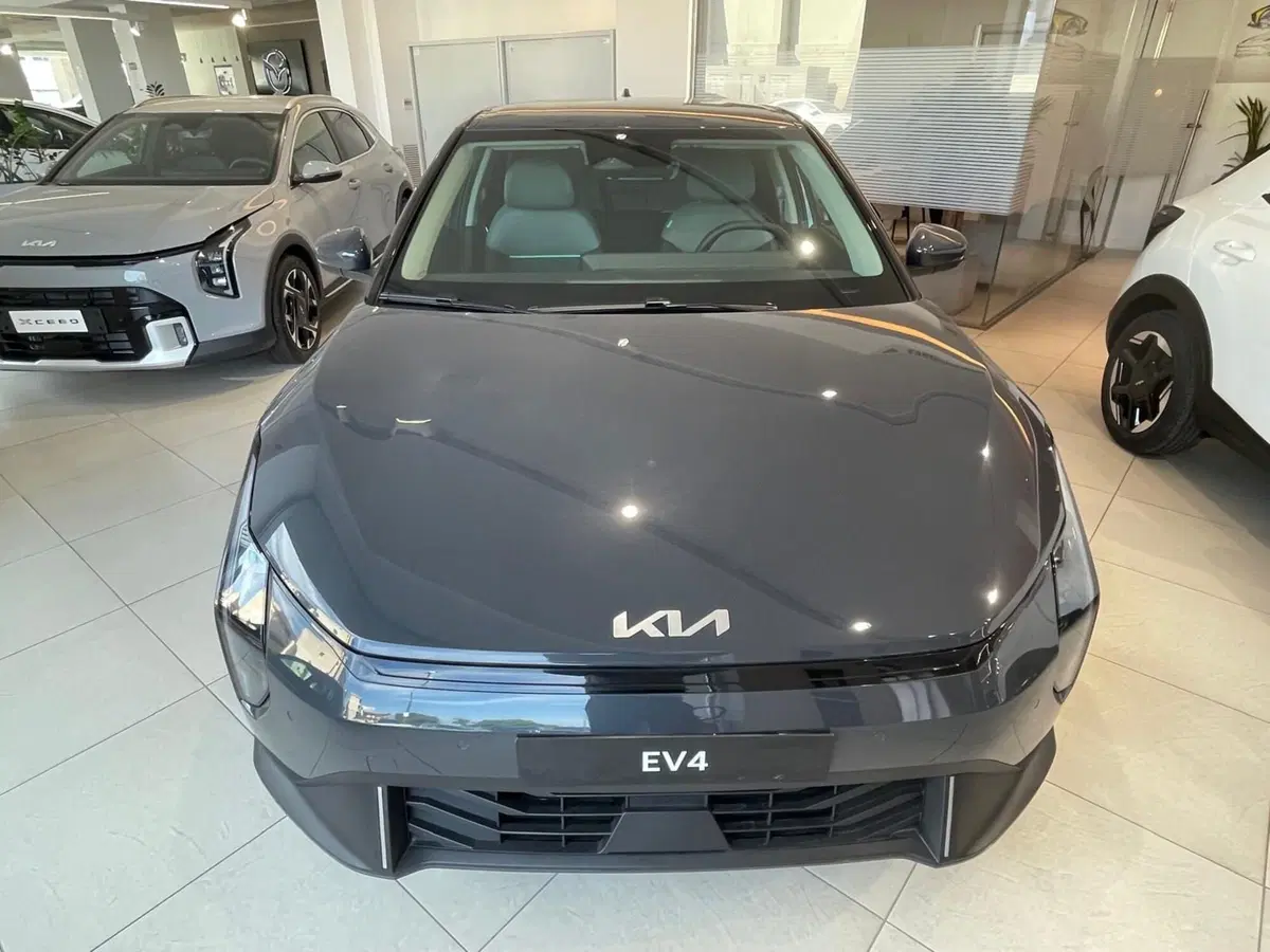Kia EV4 nuova a Napoli (4)