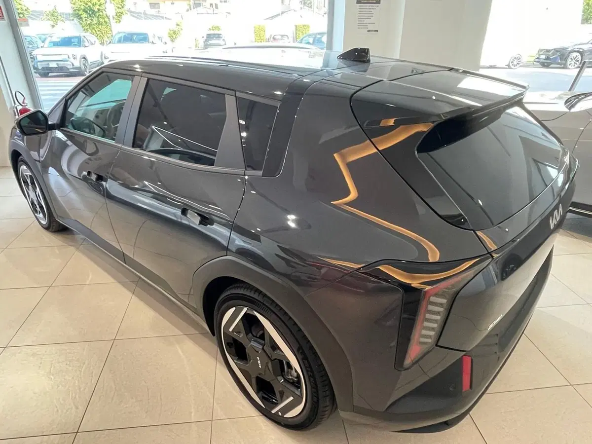Kia EV4 nuova a Napoli (5)