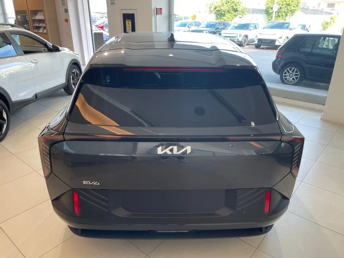 Kia EV4 nuova a Napoli (7)