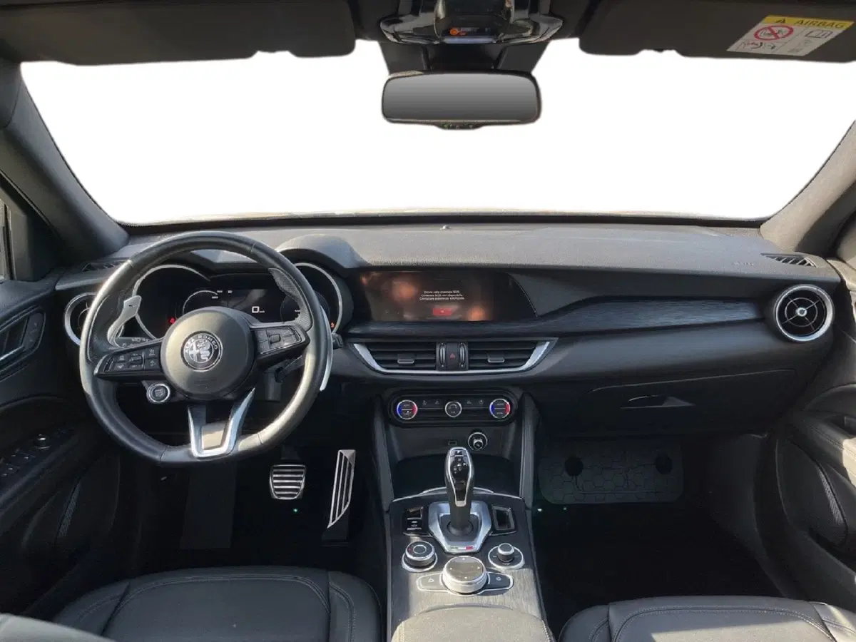 Alfa Romeo Stelvio usata a Torino (10)