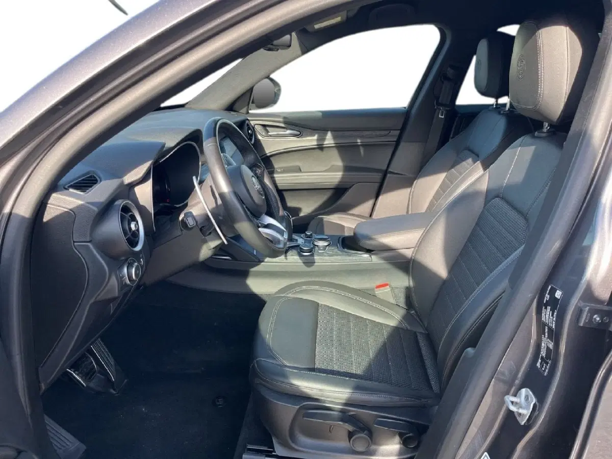 Alfa Romeo Stelvio usata a Torino (9)