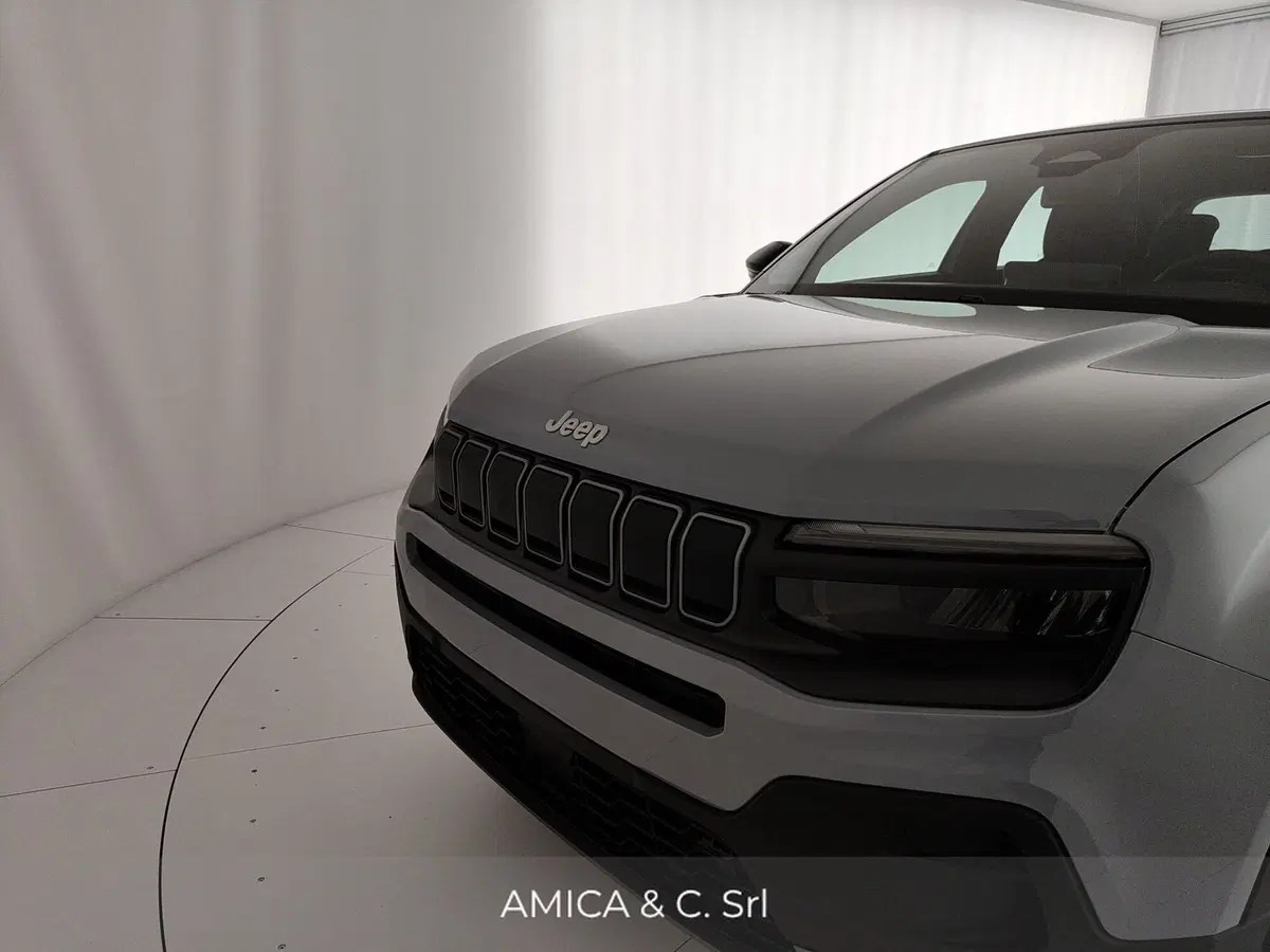 Jeep Avenger nuova a Caserta (13)