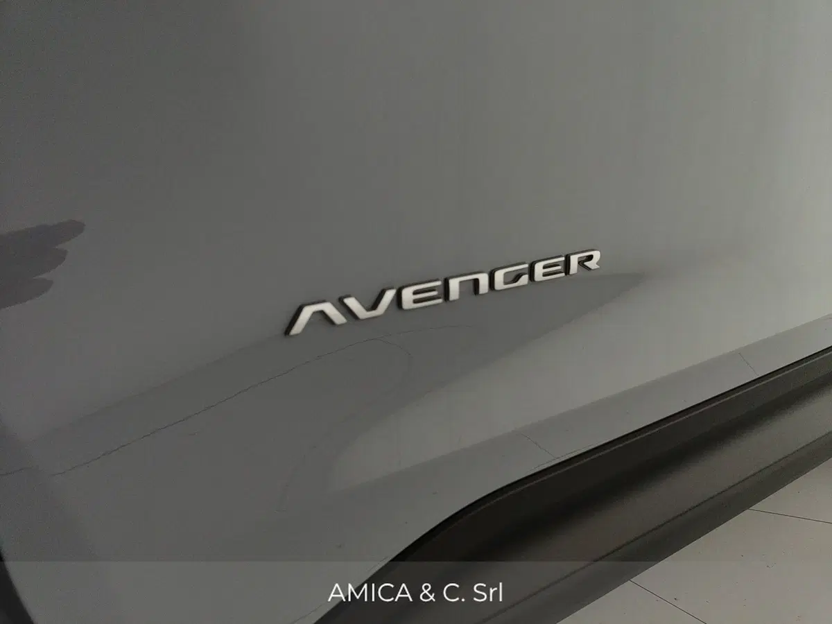 Jeep Avenger nuova a Caserta (14)